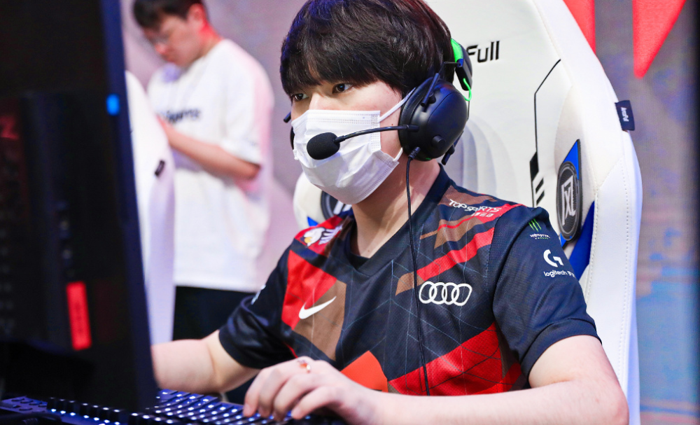 C9绝杀EG，Knight打出惊人五杀激烈交锋小组赛，让粉丝疯狂欢呼的简单介绍