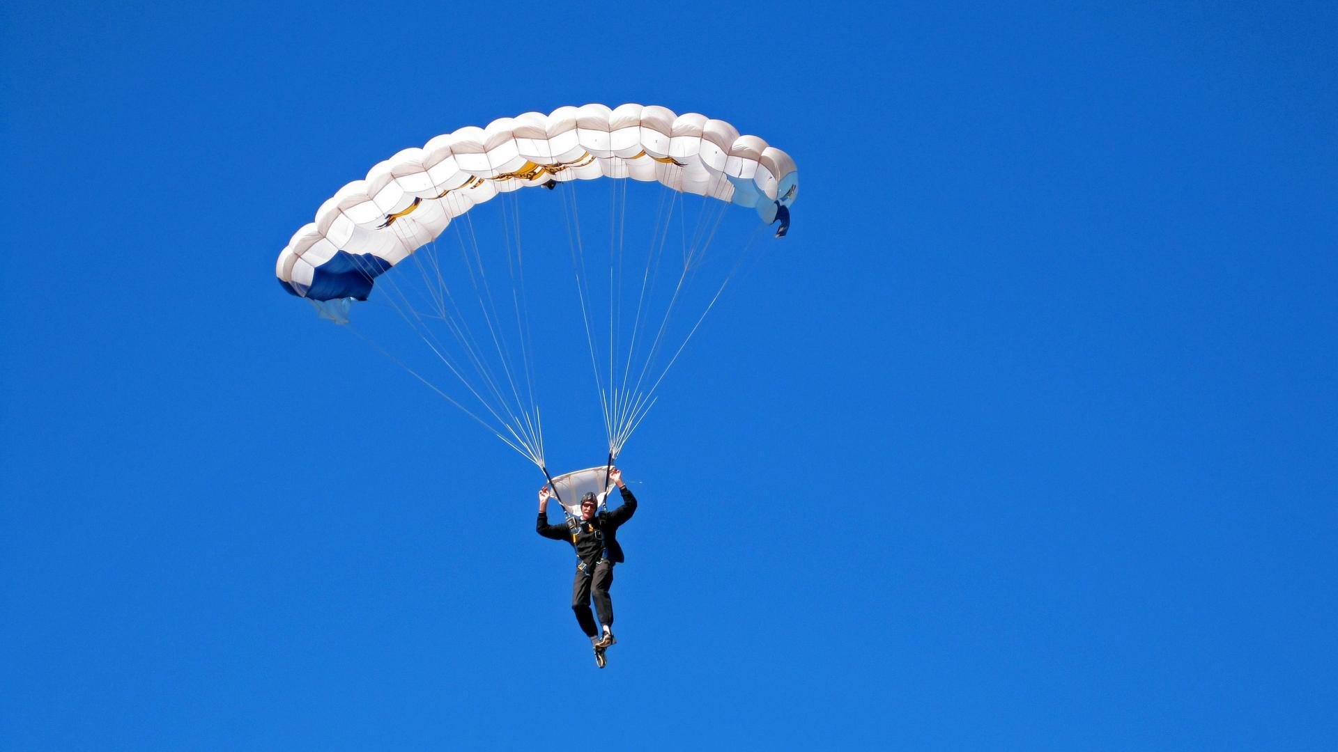当星光散落新奥尔良，哈利伯顿用孤独神迹照亮单核时代的残酷美学
