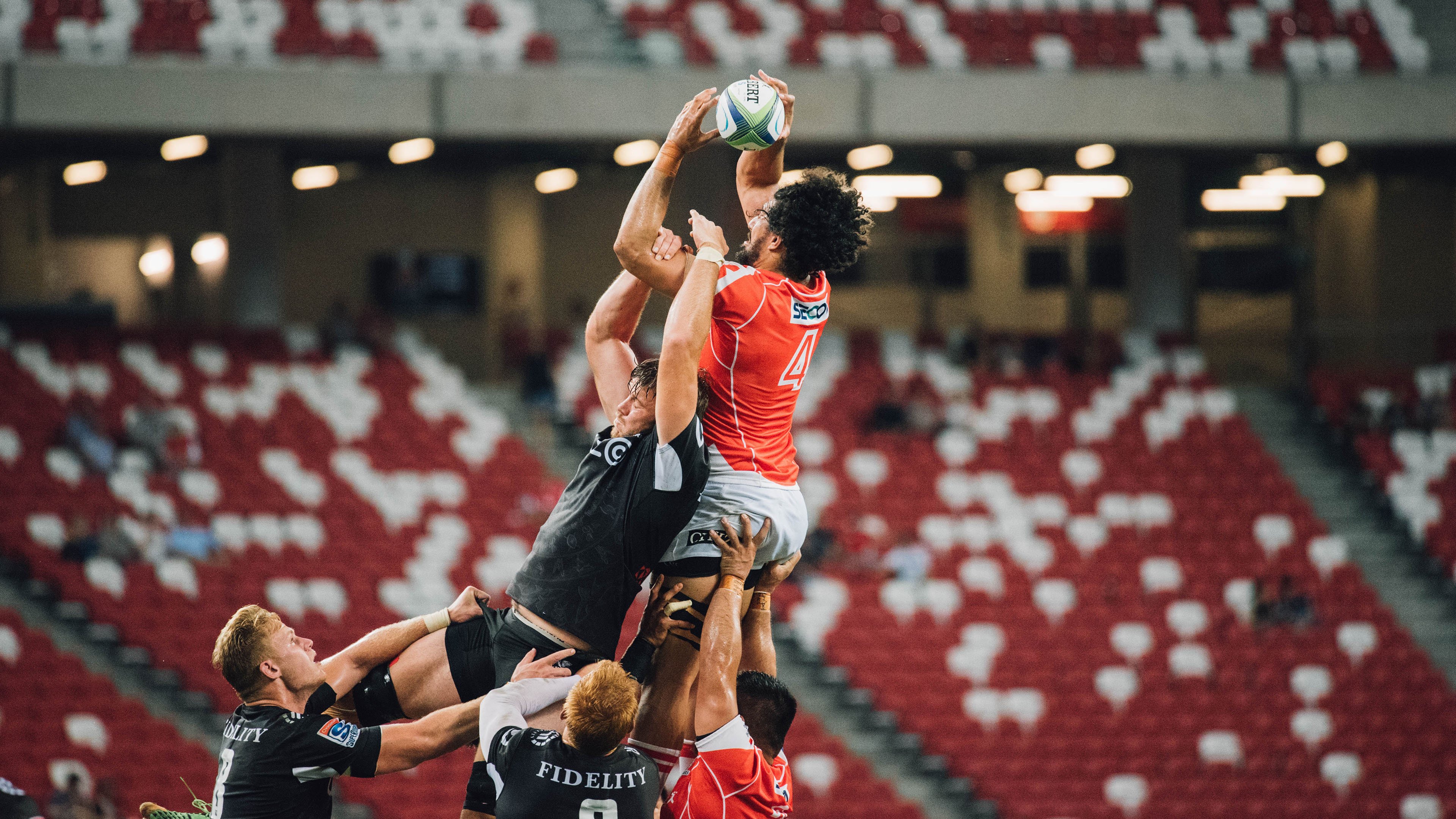 凯尔特人横扫雄鹿，伦纳德用实力证明谁是真正的季后赛之王