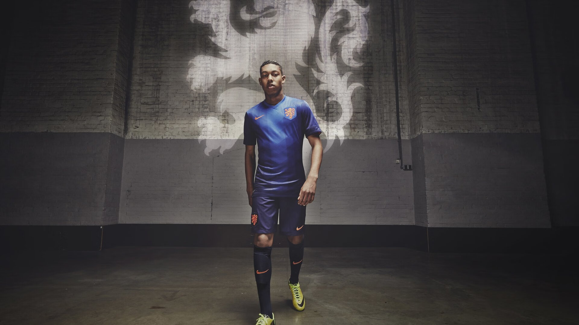 巨星觉醒还是战术碾压？楚阿梅尼引爆全场，荷兰却用铁血围剿强行终结马赛悬念